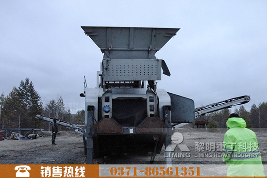 輪胎式移動破碎站工作現場